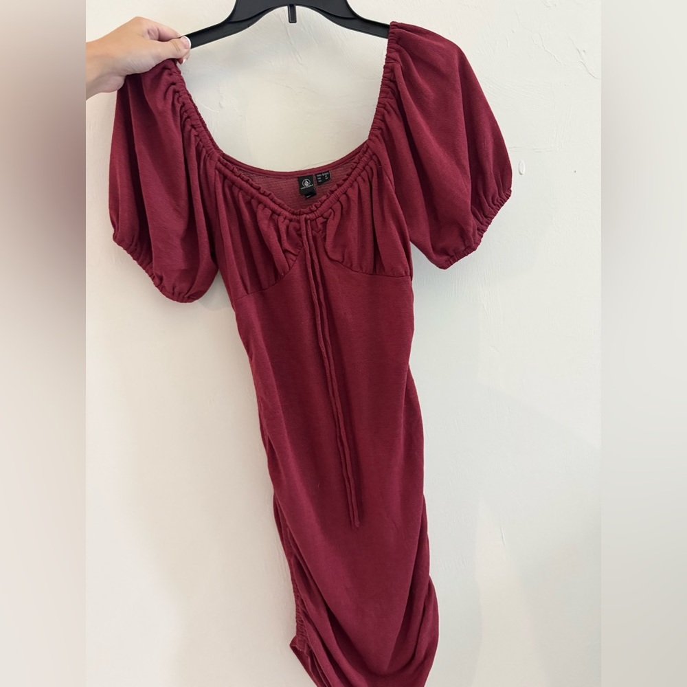 Volcom Maroon Ruffle Dress stretchy